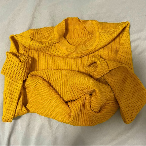 Rich Yellow Solid Form Stretch Body-con Fitted Long Sleeves Tee T-Shirt | H&M - Picture 4 of 6